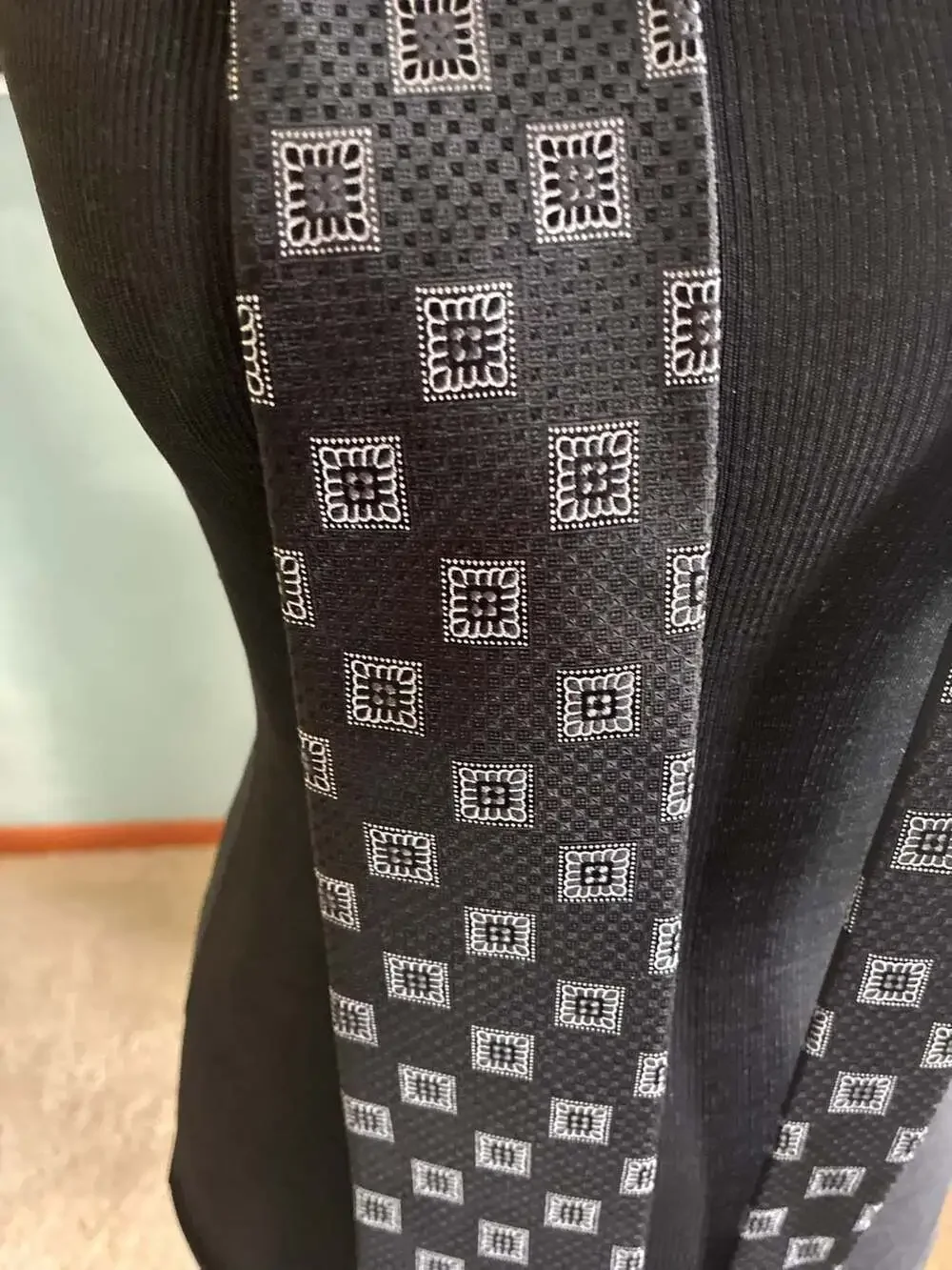 Forsyth Men's Black and Silver Geometric Square Pattern 100% Silk Necktie A719